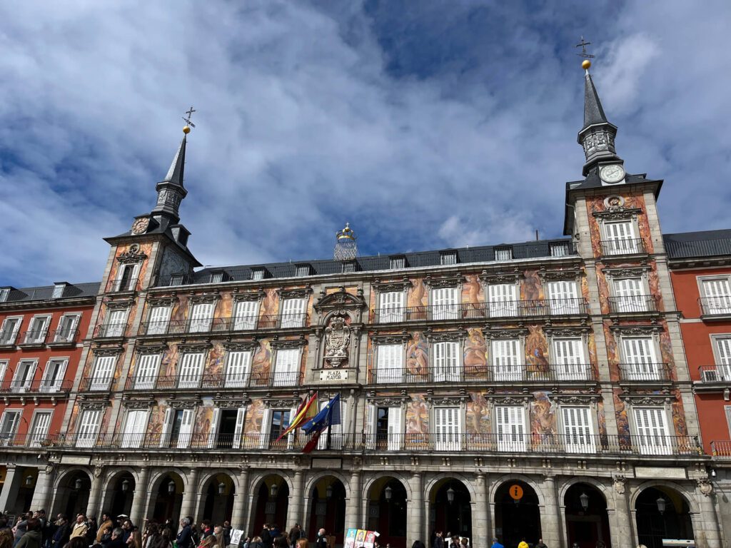 La plaza mayor de Madrid en Espagne