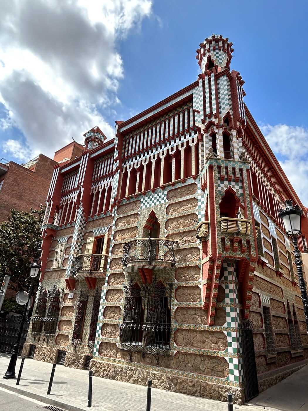 visite Casa Vicens : une façade emblématique.