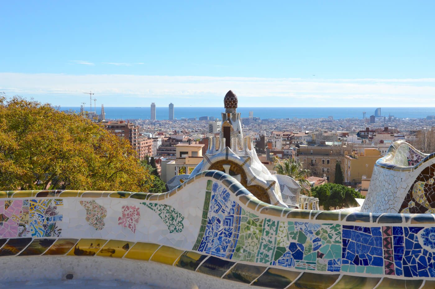 Le banc mythique de la terrasse : à ne pas manquer au moment de visiter le Parc Güell