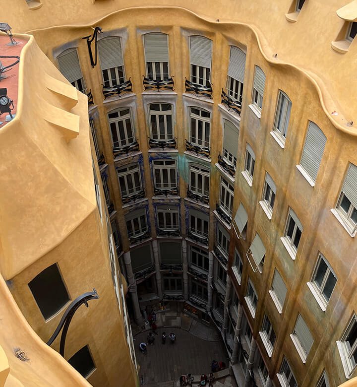 La cour intérieure de la Pedrera depuis le toit.