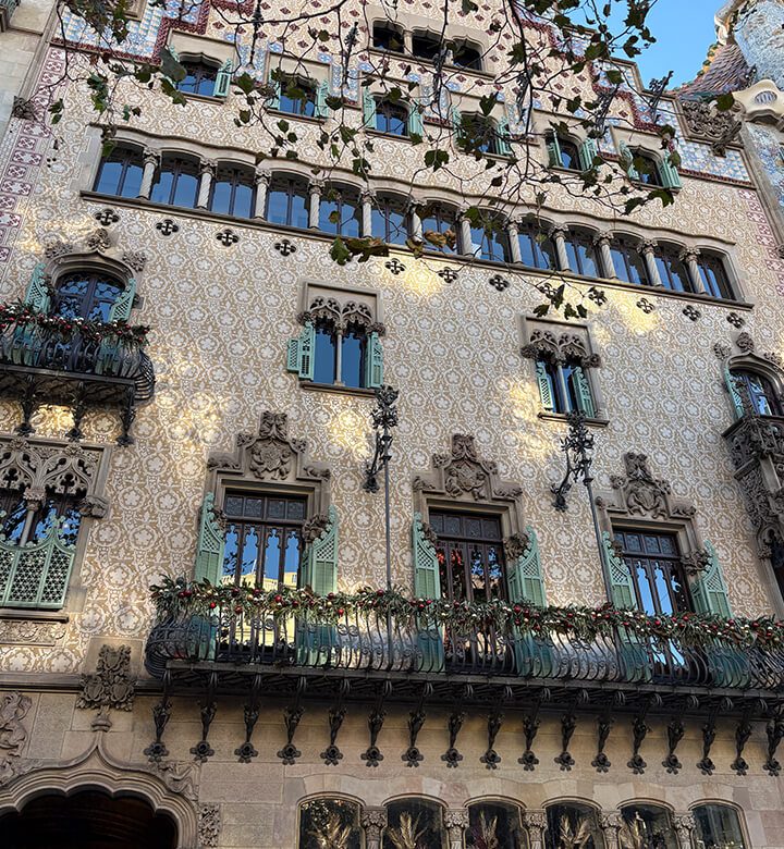 La façade de la Casa Ametller juste à côté de la Casa Batlló à Barcelone