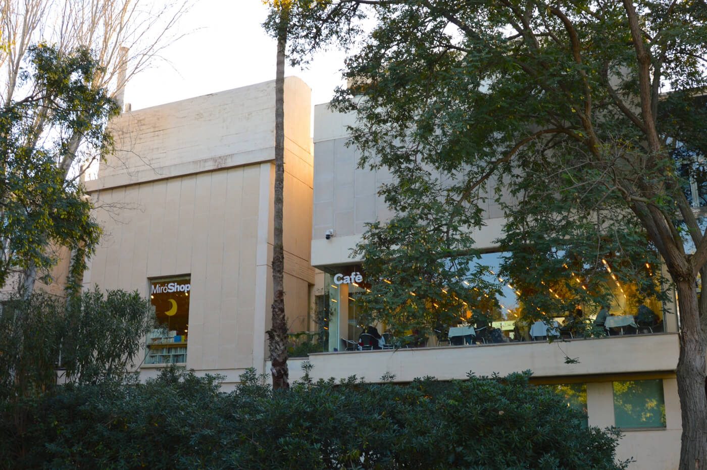 Le shop et le café de la Fondation Miró Barcelone.