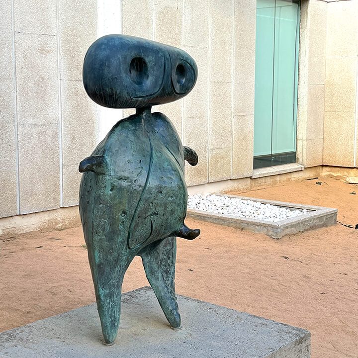 Sculpture située à l'entrée de la Fondation Miró Barcelone.