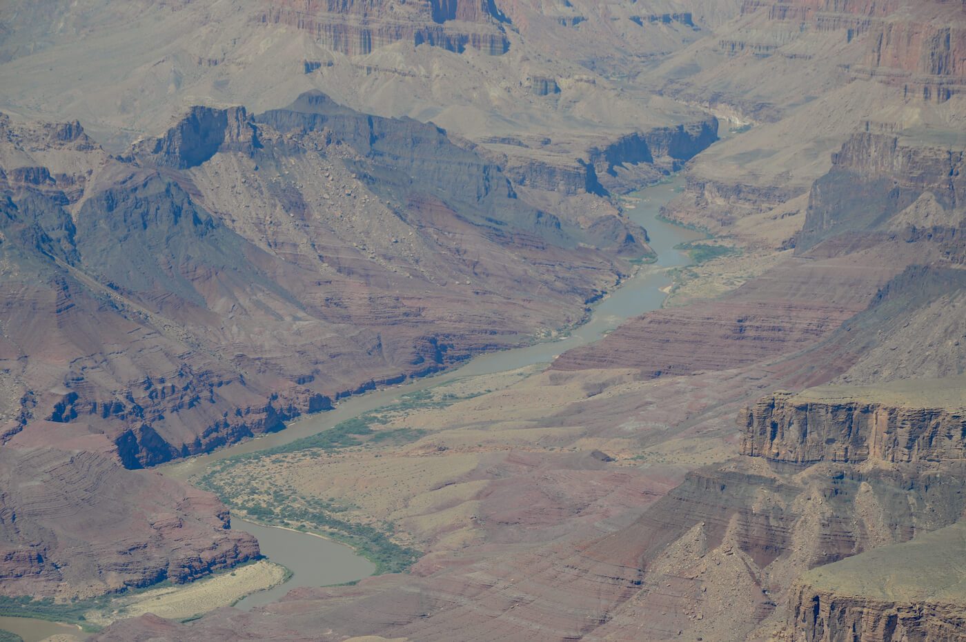 Le fleuve Colorado au milieu du Grand Canyon