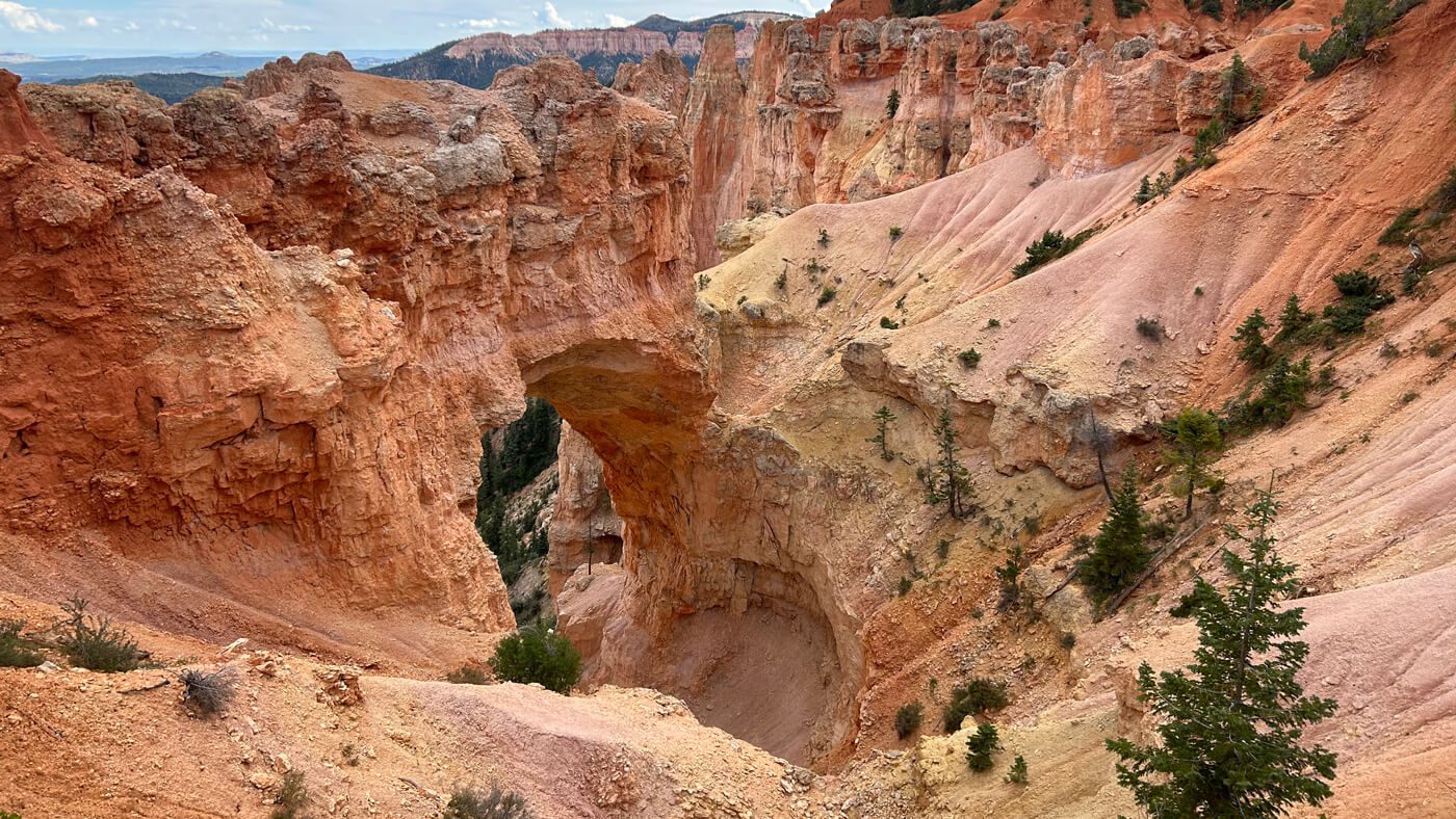 Visiter Bryce Canyon avec ses couleurs incroyables et ses arches surprenantes