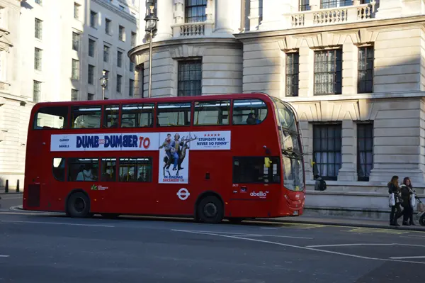 Bus impériale rouge Londres rue